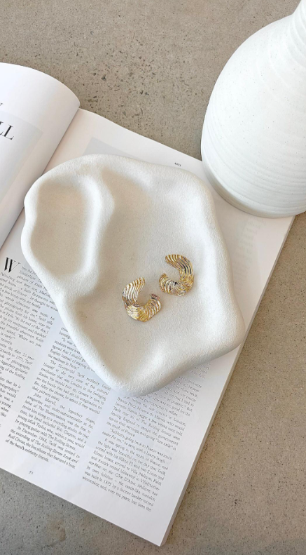 Harper | Boucles d'oreilles femme dorées texturées ondulées