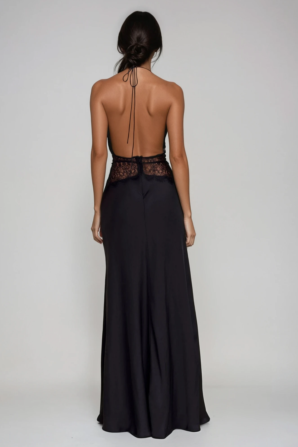 Séléné | Robe longue dos nu en dentelle décolletée pour femme