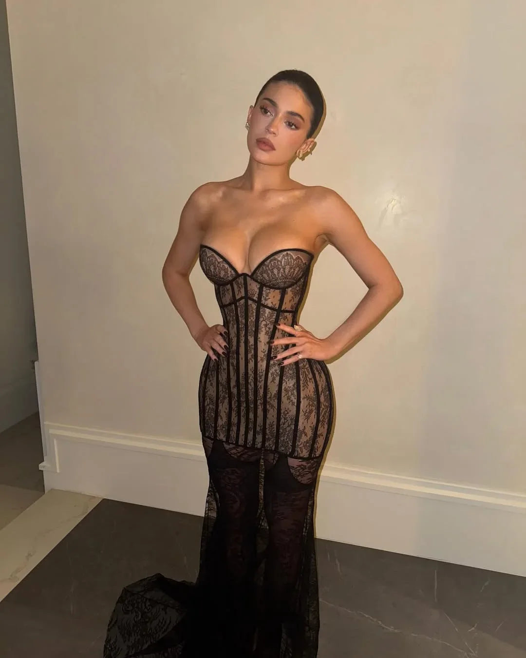 Sérénité | Robe longue bustier en dentelle sans bretelles pour femme