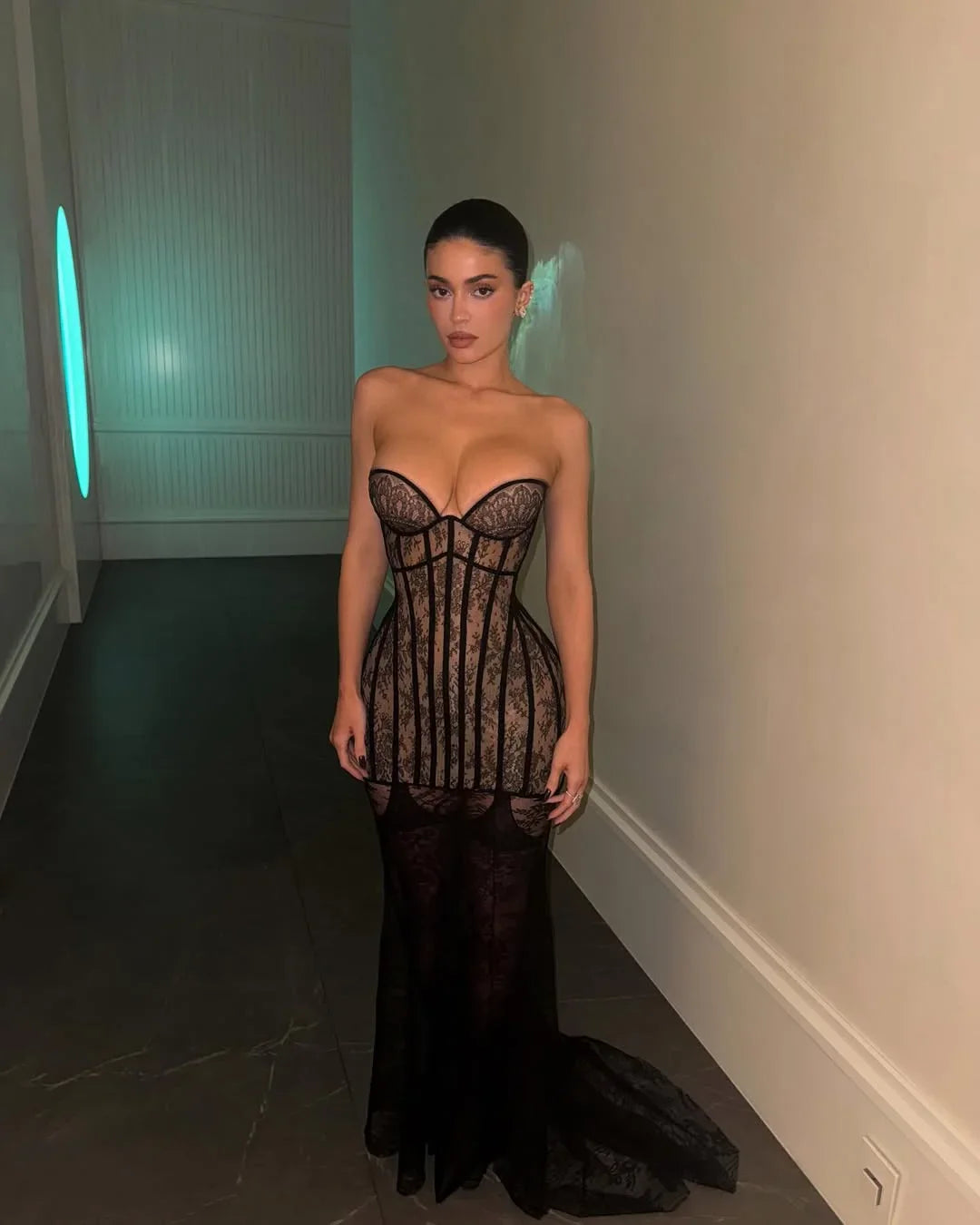 Sérénité | Robe longue bustier en dentelle sans bretelles pour femme