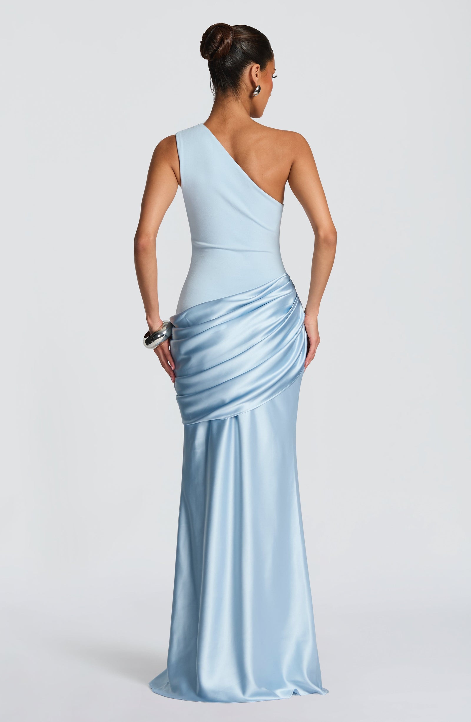 Ophelia | Robe longue asymétrique pour invitée de mariage